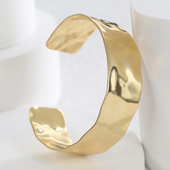 armband Yara goud gehamerd